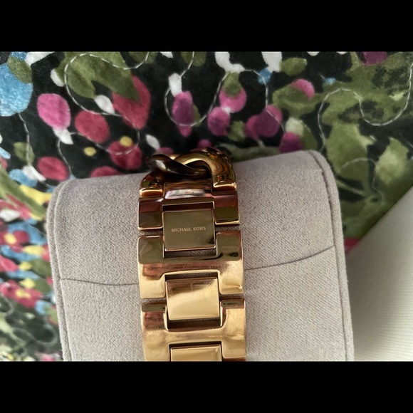 Michael Kors Rose Gold & Tortoise Chain Link Watch - Picture 5 of 6